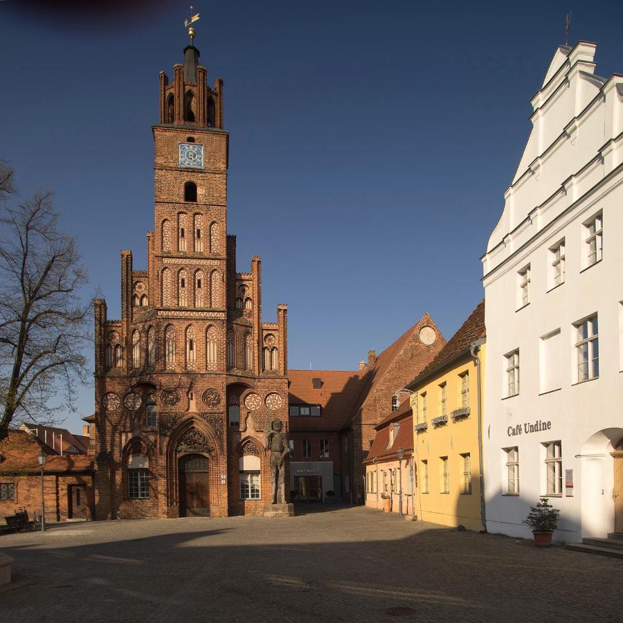 Karino Helles Apartment Ueber Den Havel-Gaerten Auf Der Dominsel Brandenburg  Exterior photo